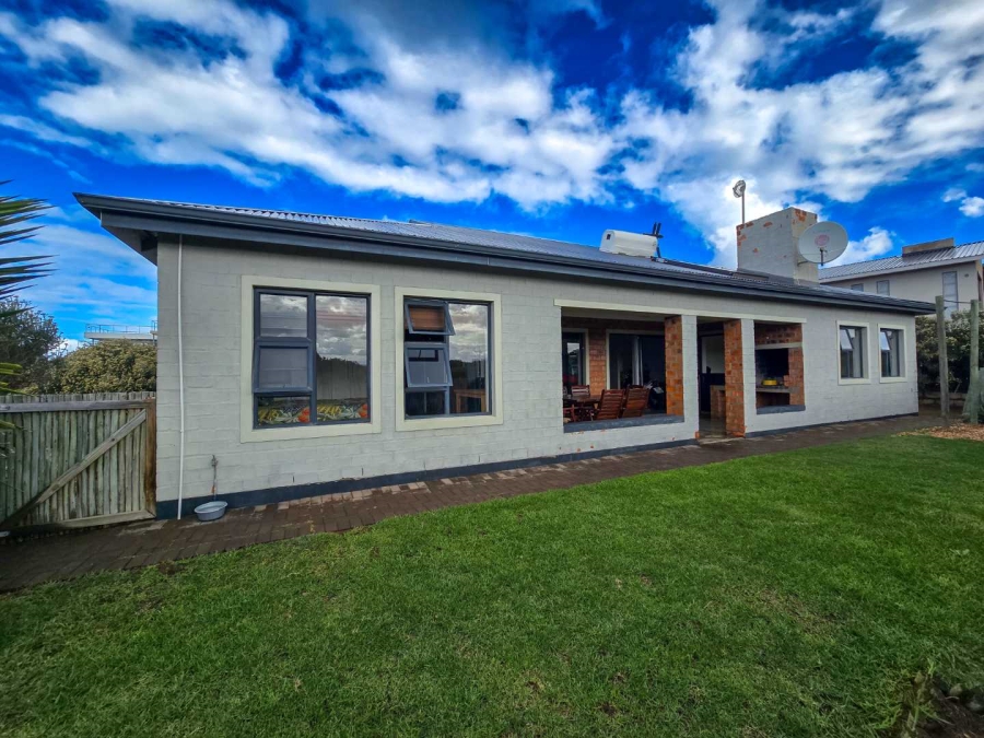 2 Bedroom Property for Sale in Stilbaai Wes Western Cape